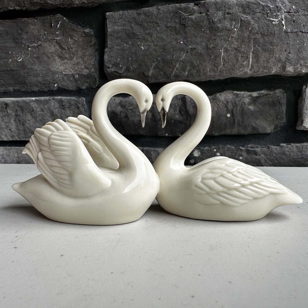 Lenox Forever Yours Swans Wedding Promises 24K Gold Accents Cake Topper NEW